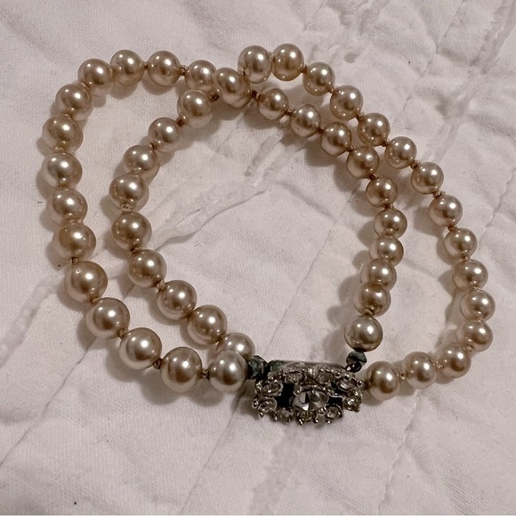 Vintage Double Strand Pearls Faux Pearls  Cream Rhinestone Clasp Bracelet - Picture 5 of 9